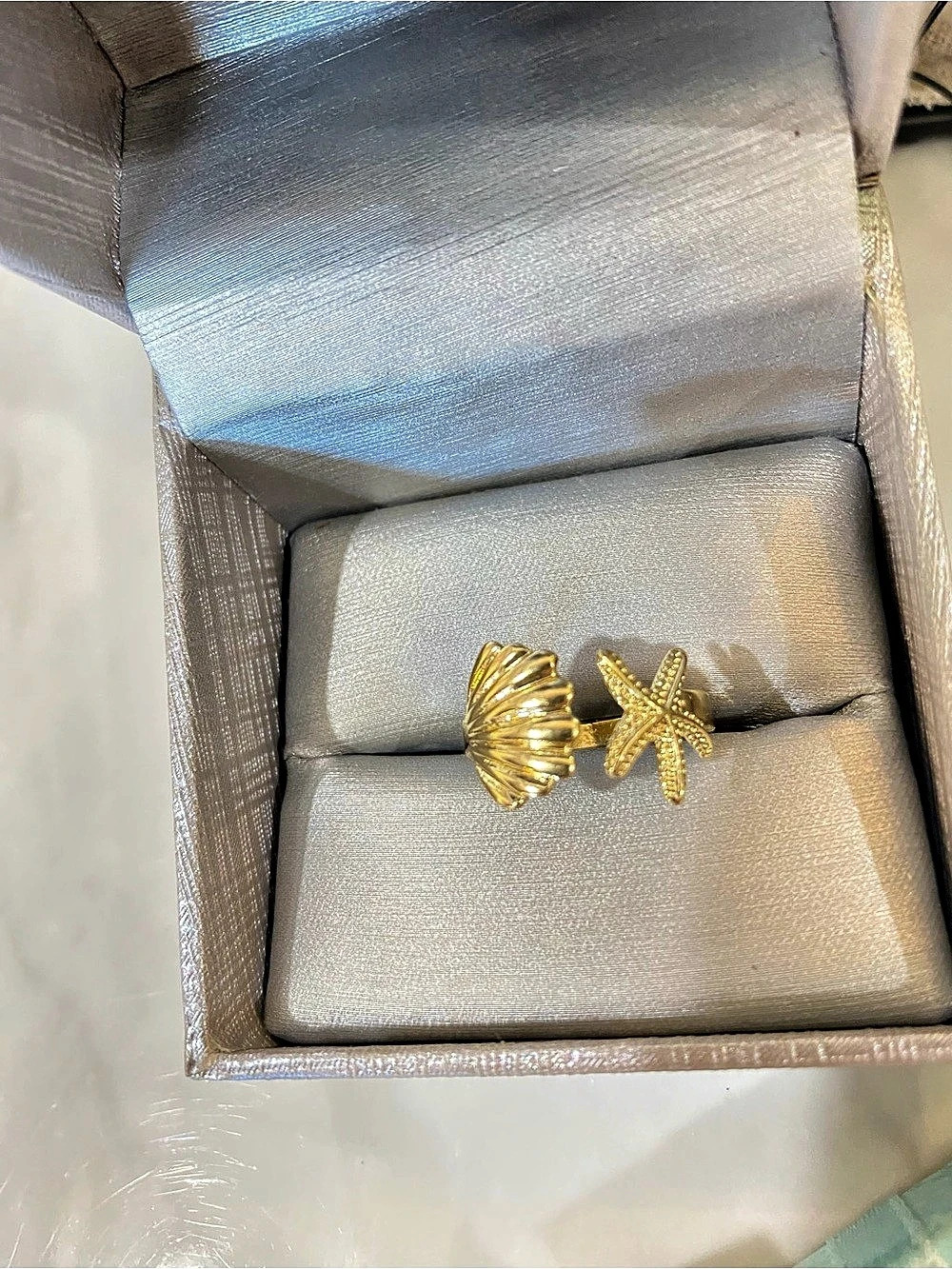 NIB Golden Starfish & Shell Ring